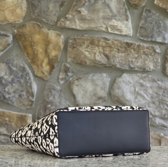 Michael Kors Jet Set Medium Tote Bag - Picture 4 of 9